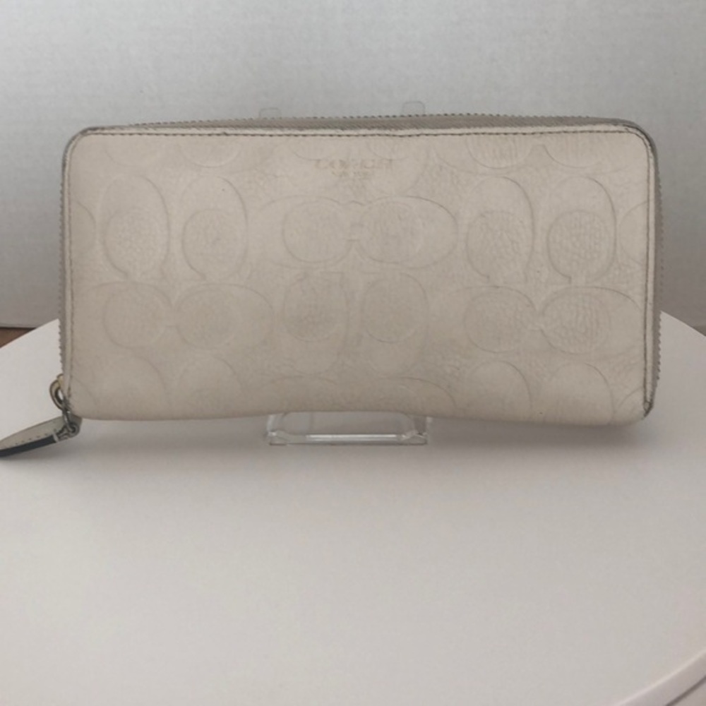 Coach Long Zip Wallet GUC